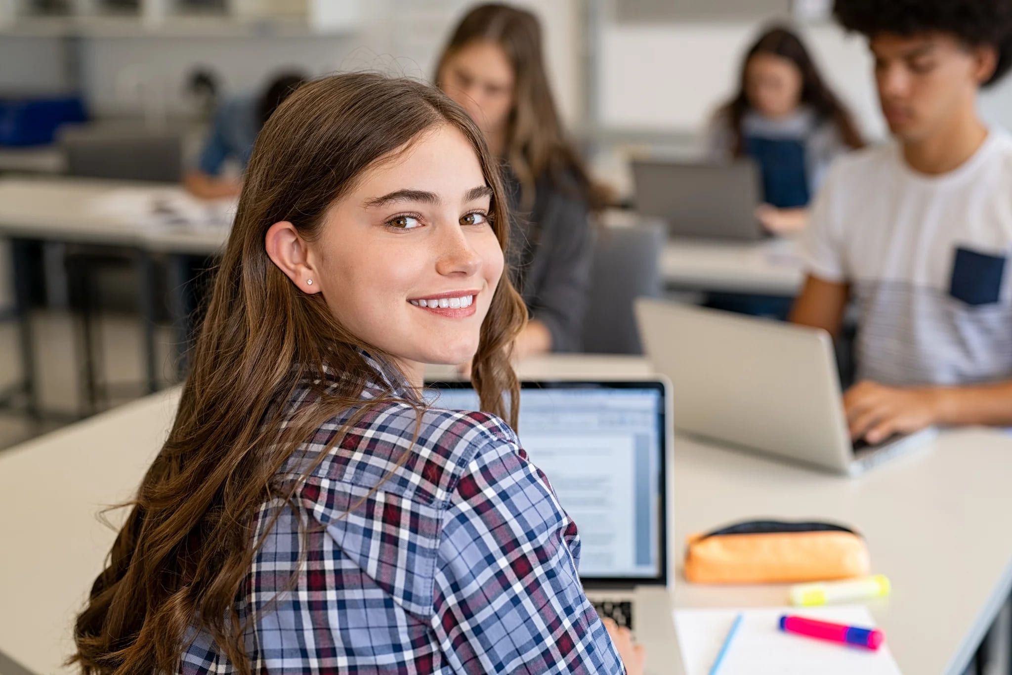 Alumna del centro de estudios Intelecto de Badajoz en el aula.